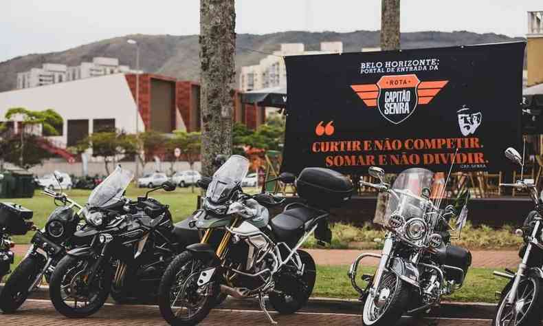 Ponto de encontro de mototuristas no Alphaville, em Nova Lima