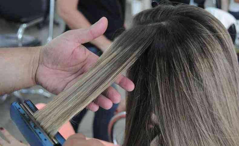 Consumidor deve ter ateno para evitar produtos usados para alisar o cabelo vetados pela Anvisa(foto: Cristina Horta/EM/D.A Press)