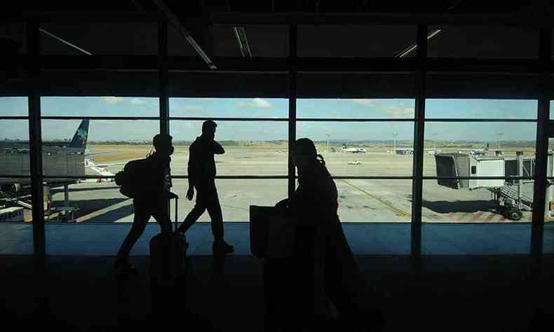 Nesta quarta-feira, a expectativa  de que 18.850 pessoas passem pelo aeroporto de Confins(foto: Leandro Couri/EM/D.A Press)