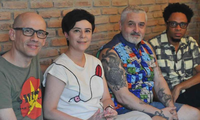 músicos da banda pato fu: John Ulhoa, Fernanda Takai, Ricardo Koctus e Richard Neves. 