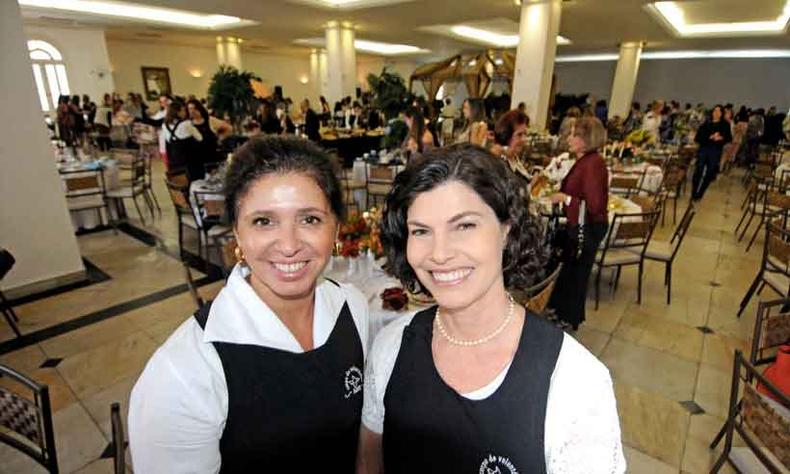Adriana Belizário e Bernadete Mendes, do Corpo de Voluntários da Associação Mineira de Reabilitação(foto: Leandro Couri/EM/D.A Press) Adriana Belizário e Bernadete Mendes, do Corpo de Voluntários da Associação Mineira de Reabilitação(foto: Leandro Couri/EM/D.A Press)