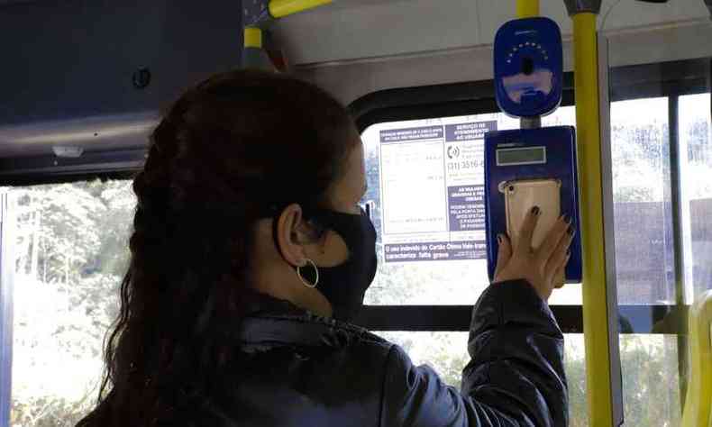 Usurios podero pagar as passagens usando o celular, pulseira, carto de crdito ou dbito por aproximao. (foto: Prefeitura de Ibirit/Divulgao)
