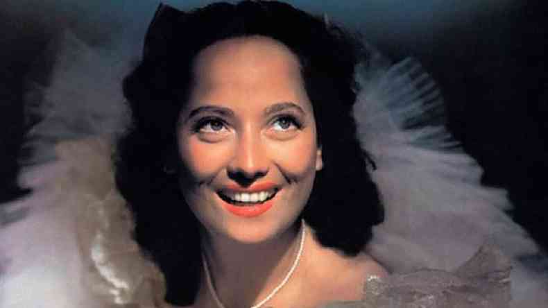 Merle Oberon com um vestido de noiva