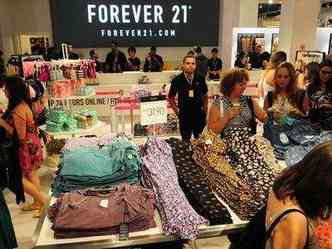 Forever 21 conta com 17 lojas no Brasil e at o fim deste ano sero inauguradas mais 11 unidades (foto: Bruno Peres/CB/D.A Press)