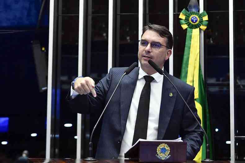 Em discurso,  tribuna, senador Flvio Bolsonaro (PL-RJ)