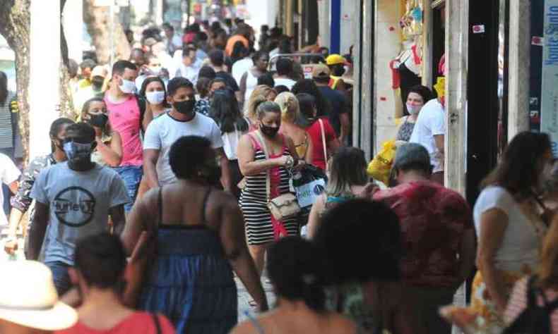 Estudo alerta para 'rejuvenescimento' em nmero de casos na pandemia no Brasil (foto: Gladyston Rodrigues/EM/D.A Press)