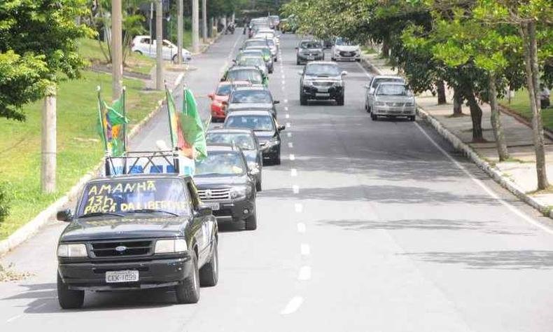 20 carros ve�culos participaram do ato nas ruas da regi�o centro-sul de Belo Horizonte(foto: Marcos Vieira/EM/D.A. Press)