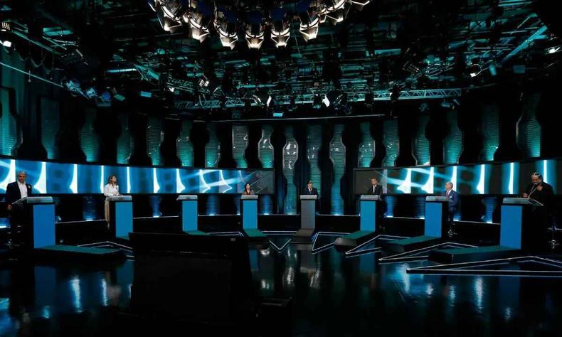Os candidatos à Presidência da República em debate no primeiro turno(foto: Miguel Schincariol/AFP) Presidenciáveis em debate do SBT no primeiro turno