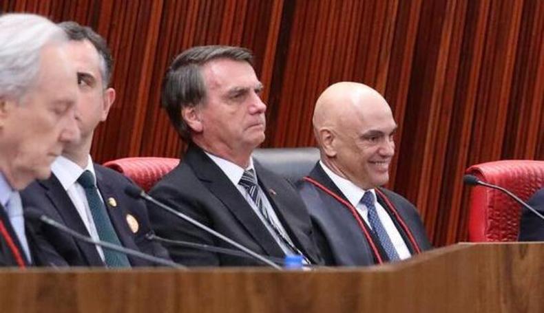 Bolsonaro e Moraes na cerimnia de posse no TSE