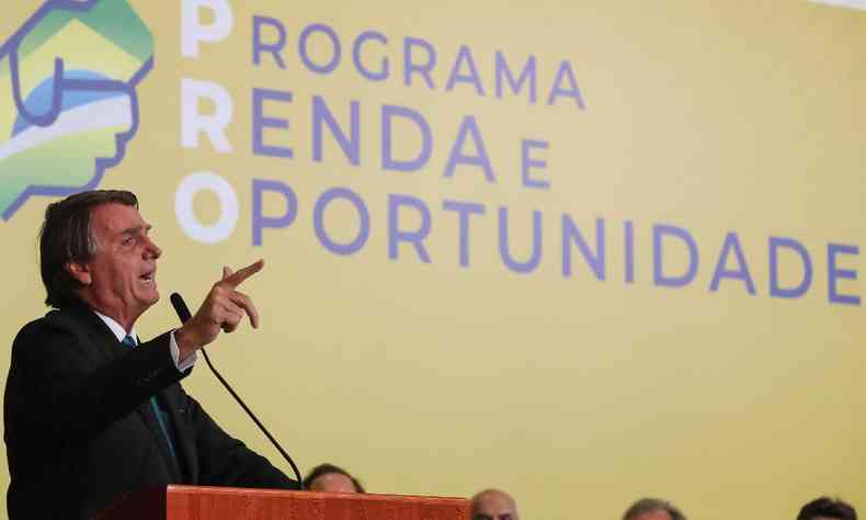 Bolsonaro durante lançamento do programa Renda e Oportunidade