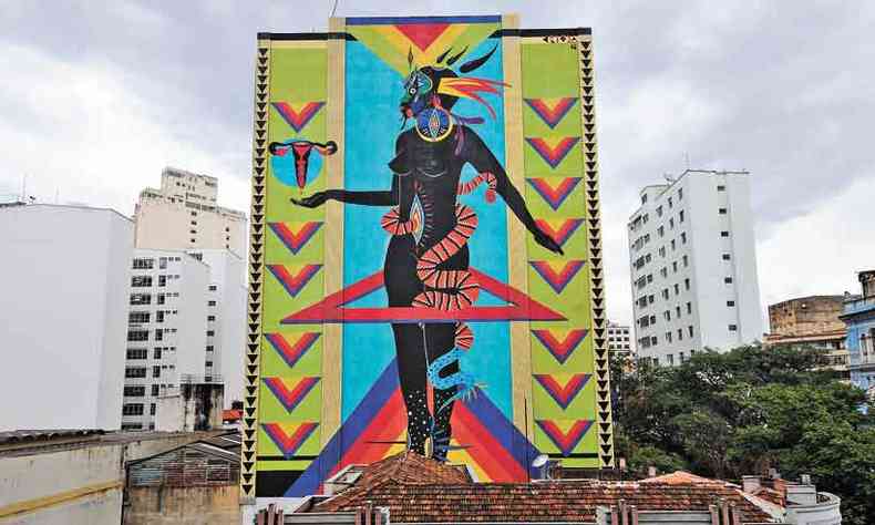 O mural Hbrida astral - Guardi brasileira, pintado na fachada cega do Edifcio Chiquito Lopes, na Rua So Paulo, Centro de BH, piv de debate(foto: Leandro Couri/EM/D.A Press)
