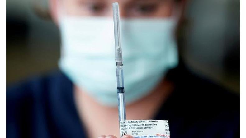 Vacina��o em Melbourne; inicialmente, Austr�lia apostou na produ��o de imunizantes a n�vel nacional(foto: REUTERS/Sandra Sanders)