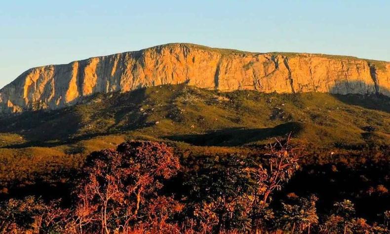 foto mostra aspecto da Serra do Espinhao