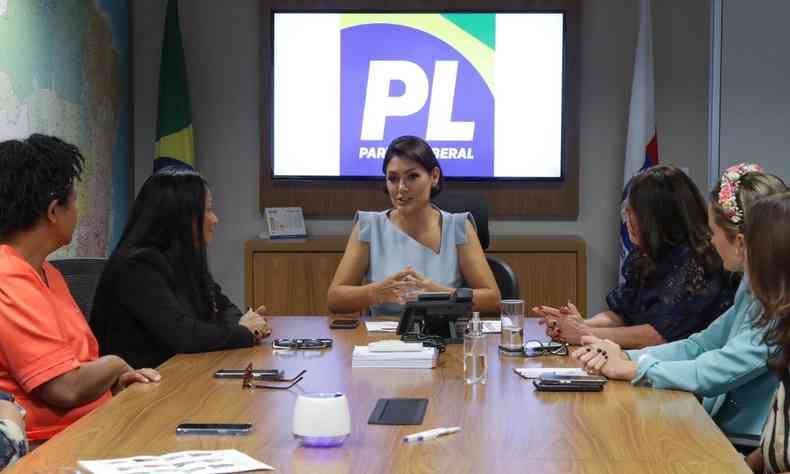 Michelle Bolsonaro em reunio com deputadas