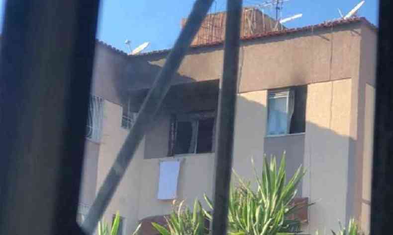 Apartamento incendiado fica no quarto andar do prdio(foto: CBMMG/Divulgao)