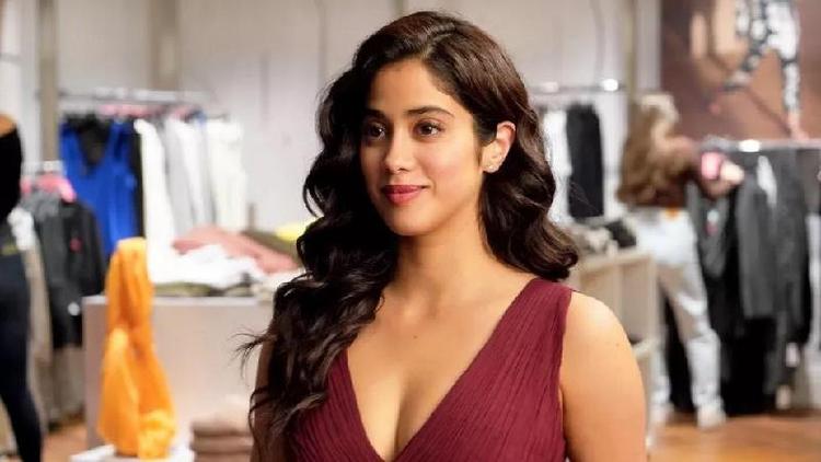 Alguns dos dilogos de Janhvi Kapoor no filme foram criticados
