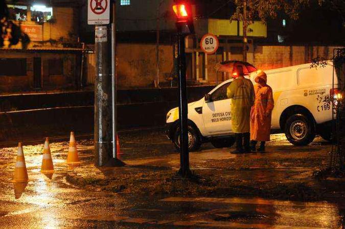 Em março, temporal voltou a causar problemas na Avenida Tereza Cristina(foto: Marcos Vieira/EM/D.A Press.) Em março, temporal voltou a causar problemas na Avenida Tereza Cristina(foto: Marcos Vieira/EM/D.A Press.)