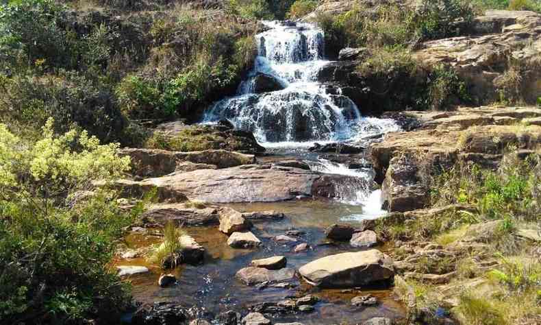 Vista geral da Cachoeira do Viana, localizada em uma rea do Parque Gandarela, na cidade de Rio Acima.