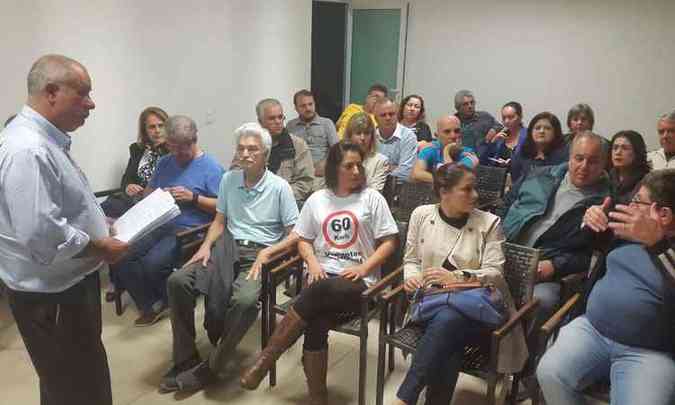 Lideranas comunitrias se reuniram para discutir estratgias contra irregularidade(foto: Marcos Vieira/EM/D.A.Press)