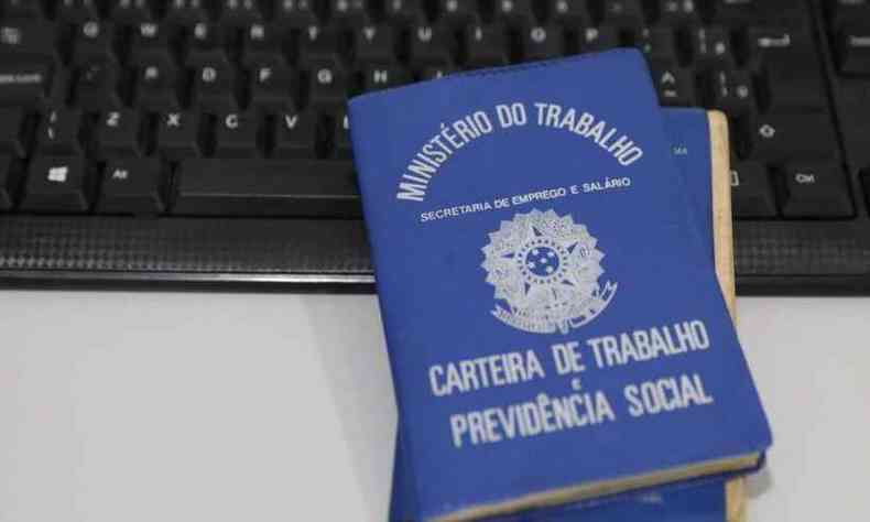 Jornal Hoje  Taxa de desemprego volta a bater recorde: 13,5