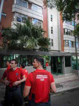 Bombeiros foram mobilizados para atendimento de incndio em apartamento(foto: Leandro Couri/EM/DA Press)