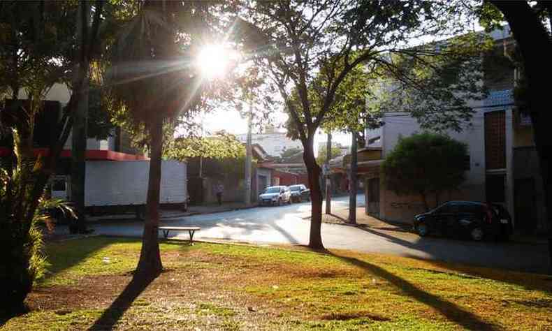 Belo Horizonte amanheceu com cu ensolarado nesta sexta-feira(foto: Paulo Filgueiras/EM/DA Press)