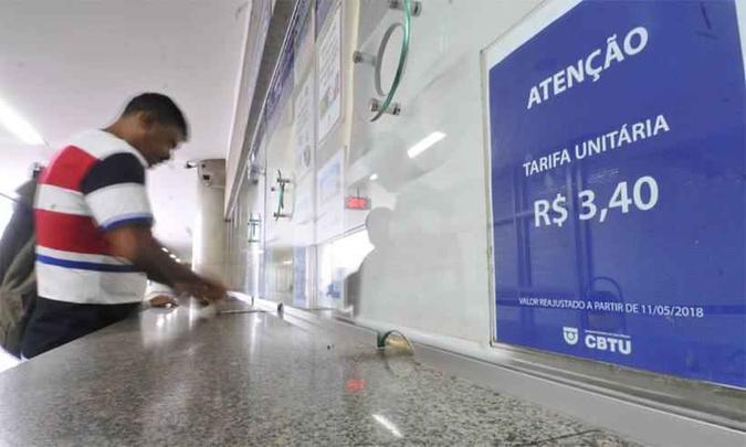 Até segunda-feira, passageiros que utilizavam cartões BHBus e Ótimo pagavam a tarifa reajustada(foto: Marcos Vieira/EM/DA Press) Até segunda-feira, passageiros que utilizavam cartões BHBus e Ótimo pagavam a tarifa reajustada(foto: Marcos Vieira/EM/DA Press)