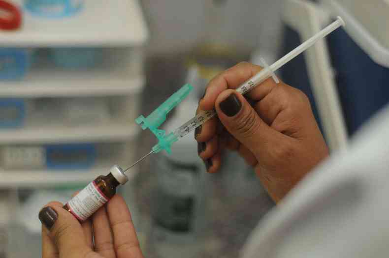 Minas j teve mais de 340 mil vacinados desde o ms passado(foto: Leandro Couri/Divulgao)