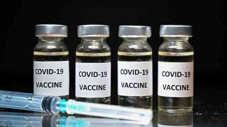 frascos com a vacina contra a COVID-19