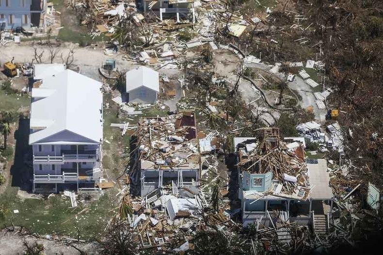 Danos causados pelo furacão Dorian em Freeport, cidade da ilha Grande Bahama, que compõe o arquipélago das Bahamas (foto: ADAM DELGIUDICE / AFP) Danos causados pelo furacão Dorian em Freeport, cidade da ilha Grande Bahama, que compõe o arquipélago das Bahamas (foto: ADAM DELGIUDICE / AFP)