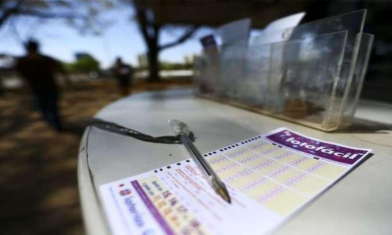 Bilhete da Lotofcil para anotar suas apostas 