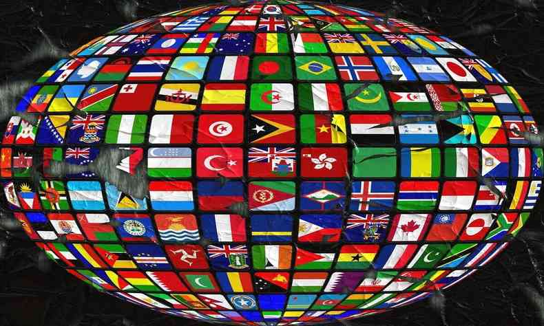 Globo formado pela imagem das bandeiras de todos os pases do mundo.