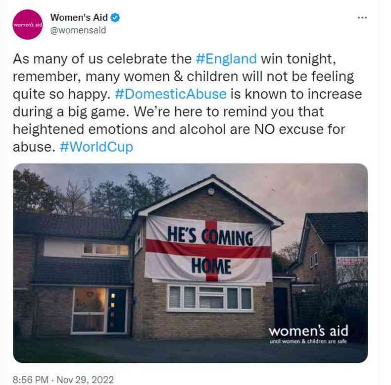 imagem mostra tute da campanha da organizao Women's Aid, com uma casa com a bandeira da Inglaterra e a frase 'He is coming home'