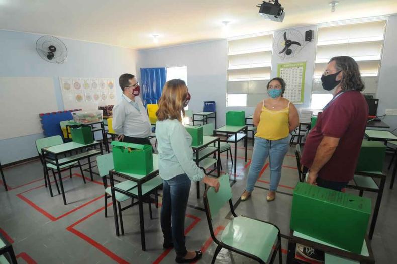 Comissão da Câmara Municipal verifica cumprimento de protocolos sanitários em três escolas municipais de Belo Horizonte(foto: Leandro Couri/EM/D.A Press) Vistorias sendo realizadas nas escolas municipais de Belo Horizonte por vereadores