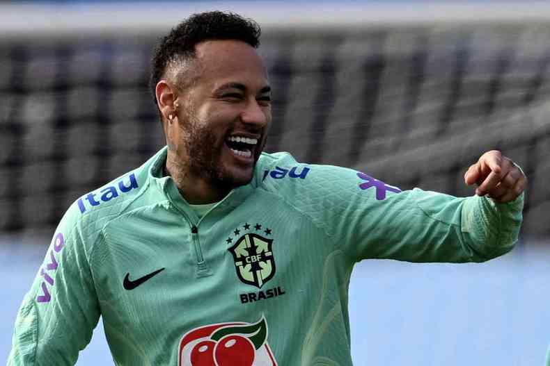 Mesmo sem apresentar grande futebol, atacante Neymar  titular absoluto e lder da Seleo Brasileira