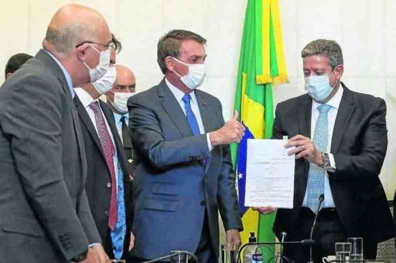 O presidente Bolsonaro e a equipe ministerial 