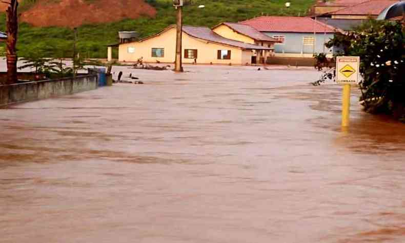 Distrito de Posses foi um dos mais atingidos pela chuva(foto: Portal Planto 24h MG/divulgao)