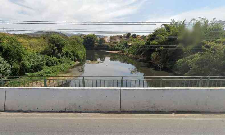 Ponte sobre o Rio das Velhas, em Santa Luzia, de onde a vtima teria pulado(foto: Reproduo da internet/Google Maps)