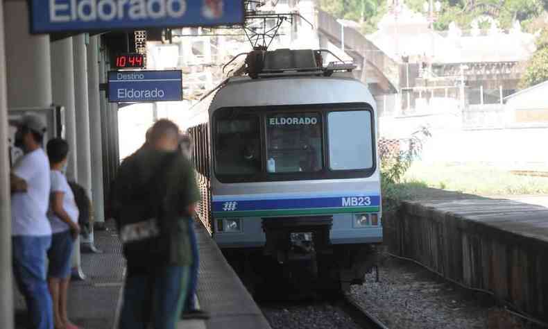 Sindicato planejava uma paralisao total do servio a partir de hoje, mas nem todos aderiram ao movimento