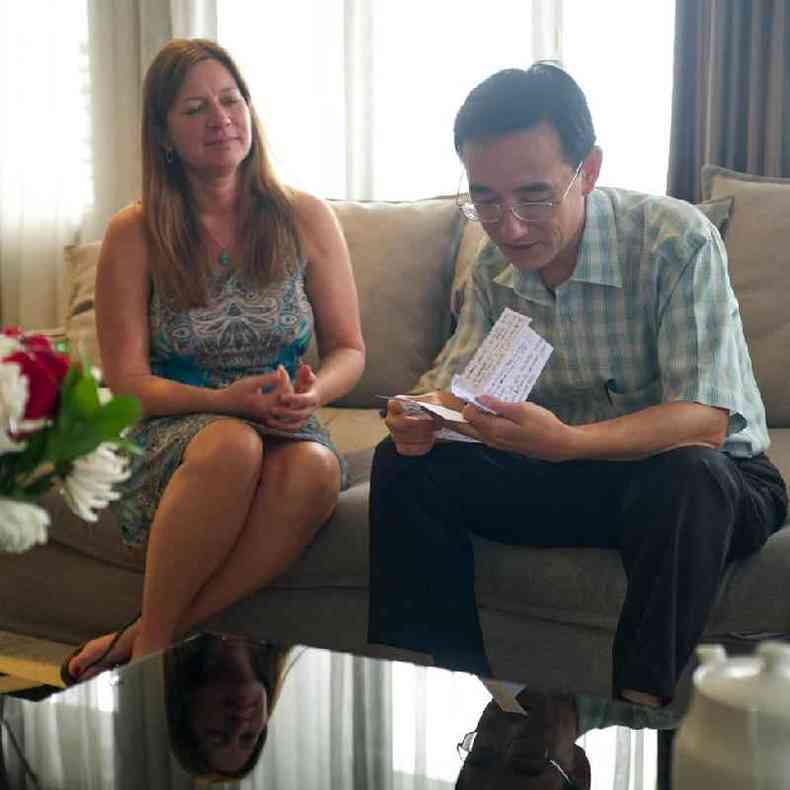 Julie Keith se encontrou com Sun Yi na Indonsia: 'estava nervosa, no sabia se isso despertaria lembranas ruins nele'