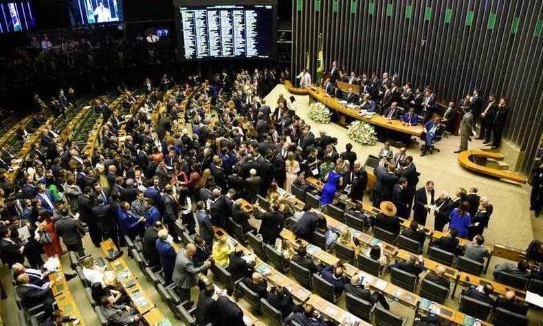 Plenário da Câmara dos Deputados durante sessão para discussão e votação de diversos projetos: PEC volta a ser discutida na Casa (foto: Ed Alves/CB/D.A Press %u2013 1/2/19) Plenário da Câmara dos Deputados durante sessão para discussão e votação de diversos projetos: PEC volta a ser discutida na Casa (foto: Ed Alves/CB/D.A Press %u2013 1/2/19)