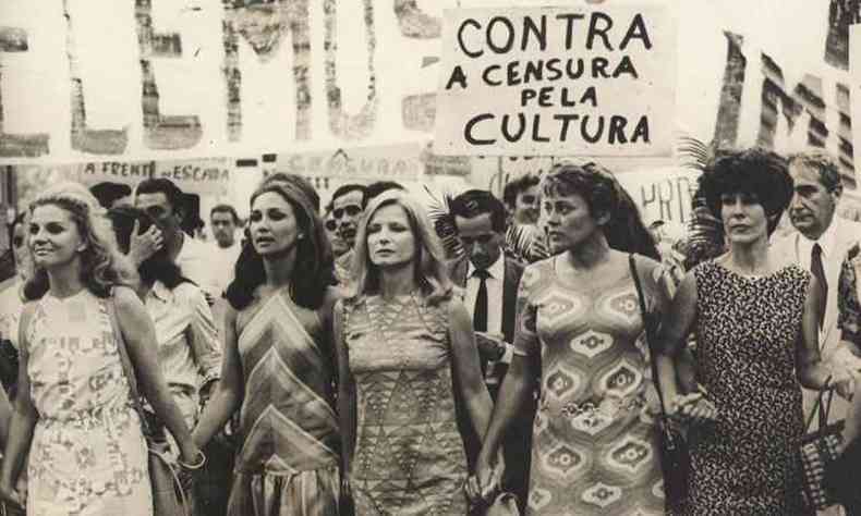 Protesto dos artistas contra a censura em 1968. Na imagem, Tnia Carrero, Eva Wilma, Odete Lara, Norma Bengell e Cacilda Becker.(foto: Arquivo Nacional)