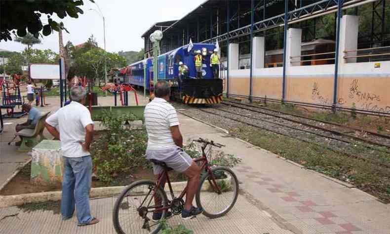 Viagem experimental do trem Rio-Minas: projeto avana a duras penas, graas  dedicao de apaixonados pelo meio de transporte (foto: Edsio Ferreira/EM/DA Press)
