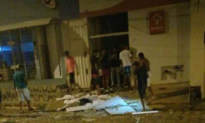 Moradores da cidade ficaram assustados com a ação dos criminosos(foto: Polícia Militar/Divulgação) Moradores da cidade ficaram assustados com a ação dos criminosos(foto: Polícia Militar/Divulgação)