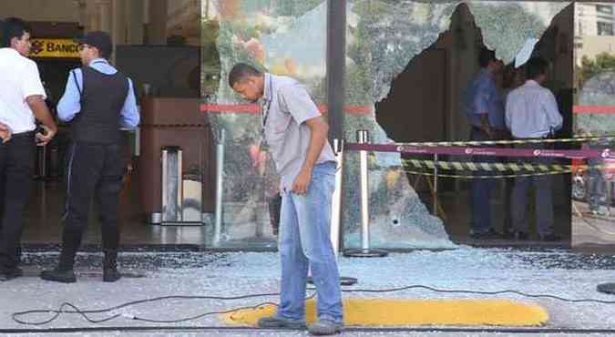 Lojas fecharam aps tentativa de assalto em shopping que causou tumulto e pnico(foto: Jlio Jacobina/DP/D.A Press)