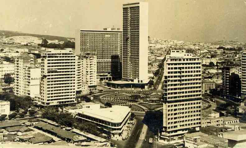 Imagem aérea de 1971 mostra vista da Praça Raul Soares, em BH