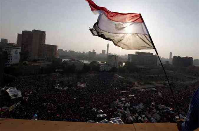 No Cairo, manifestantes se reúnem na Praça Tahrir para protestar contra o que consideram excesso de poder da Irmandade Muçulmana(foto: REUTERS/Mohamed Abd El Ghany )