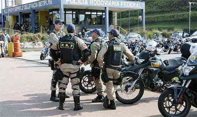 Os policiais receberam novas motos que sero usadas nas operaes(foto: Edesio Ferreira/EM/D.A Press)