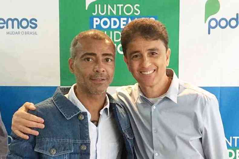 Romrio (e) ficou fora do segundo turno na eleio para governador no Rio de Janeiro; j o seu ex-companheiro de ataque, Bebeto (d), conseguiu se eleger deputado estadual no estado(foto: Reproduo)
