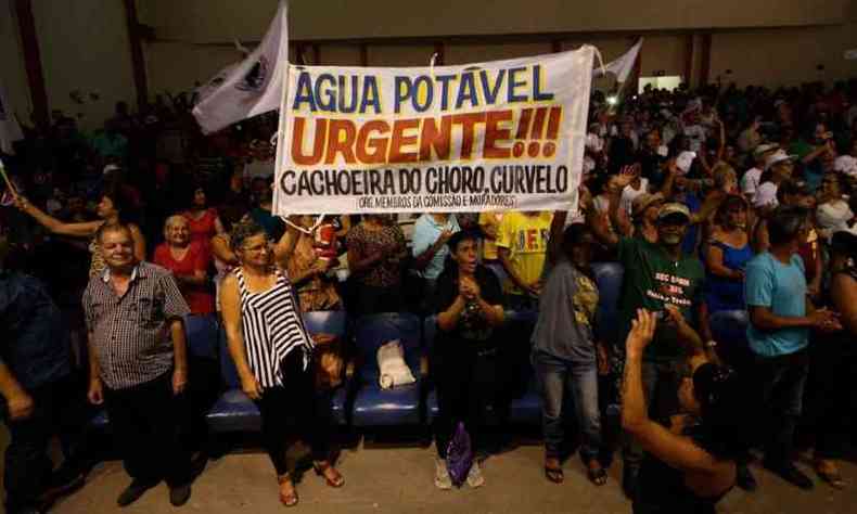 Em reunio, autoridades questionam termos de negociao, enquanto atingidos pelo rompimento da barragem cobram direitos essenciais (foto: Edsio Ferreira/EM/DA Press)